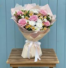 Букет цветов из:  Гвоздики, Орхидеи и Розы в Тогуре