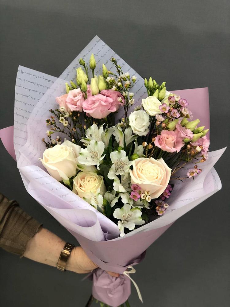 Букет цветов из: Альстромерии, Розы и Лизиантусы в Тогуре