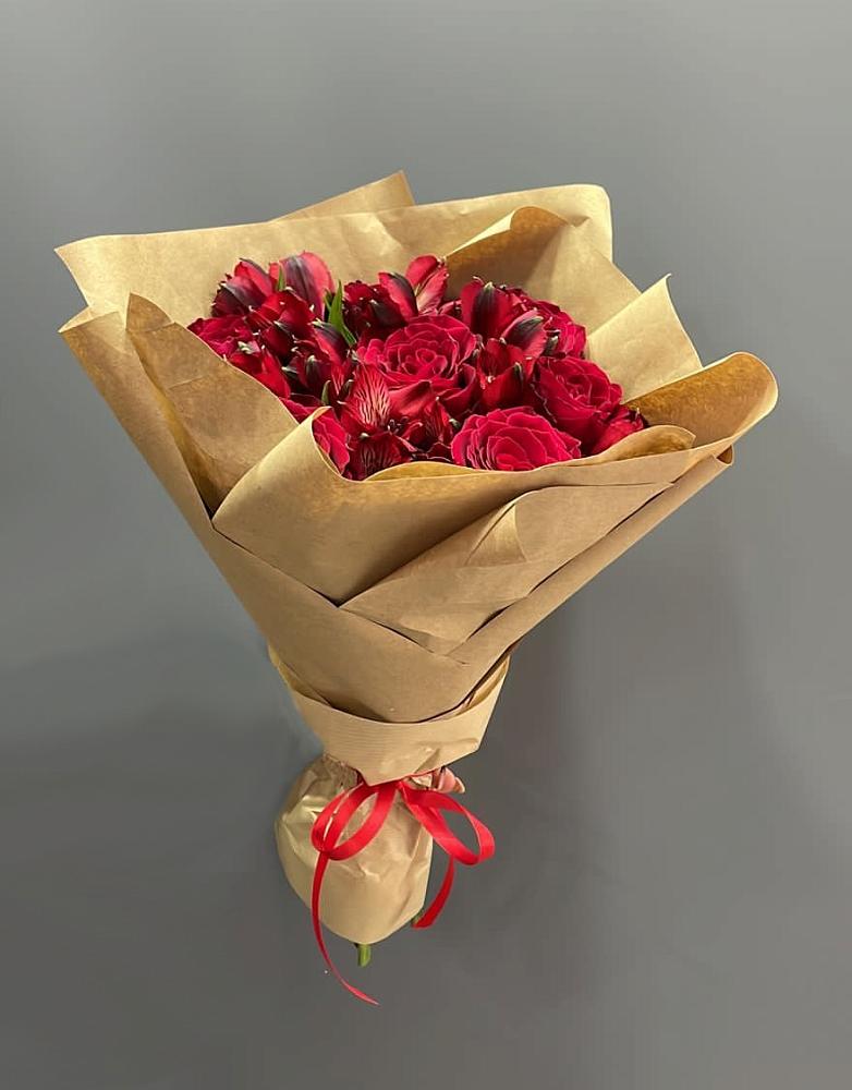 Букет цветов из: Альстромерии и Розы в Тогуре