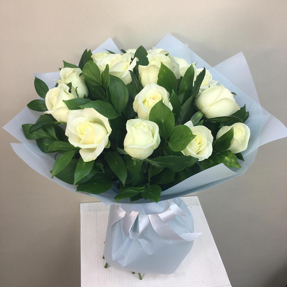 Букет 15 Белых роз Проуд в Тогуре