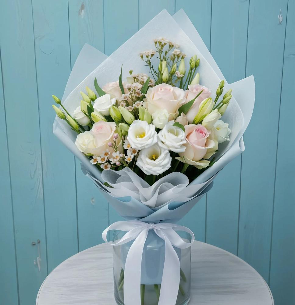 Букет цветов из: Розы и Лизиантусы в Тогуре