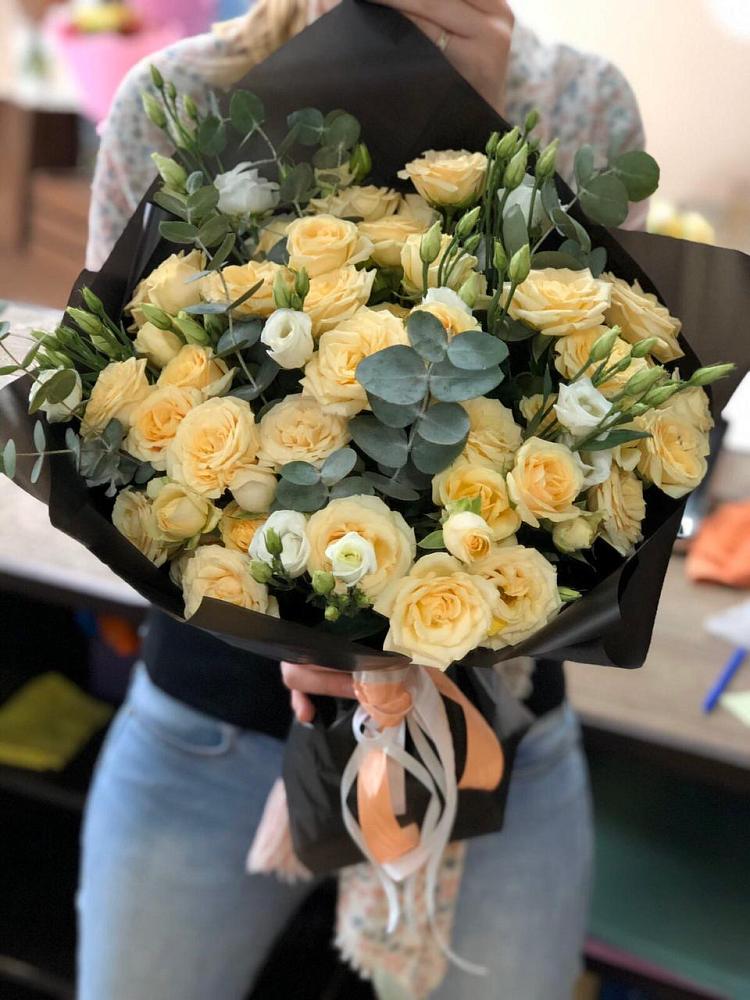 Букет цветов из: Розы и Лизиантусы в Тогуре