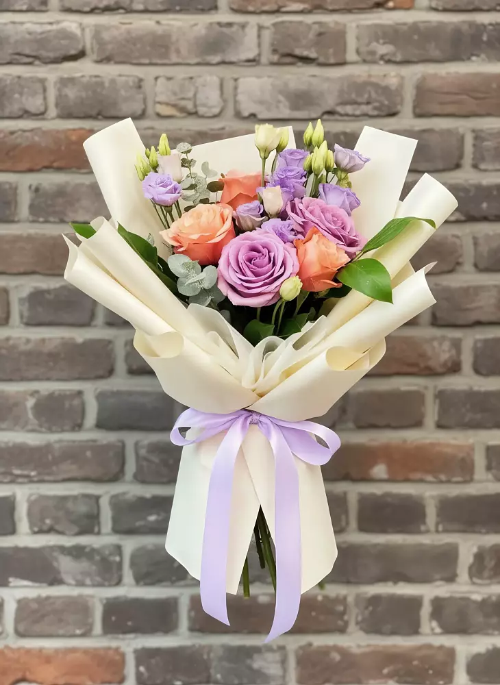 Букет цветов из: Лизиантусы и Розы в Тогуре