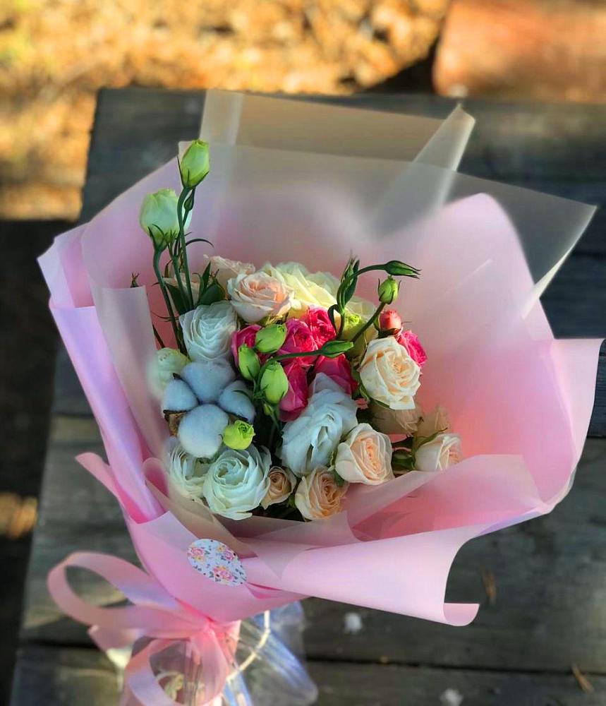 Букет цветов из: Розы и Лизиантусы в Тогуре