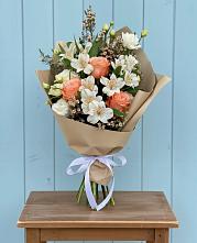 Букет цветов из:  Альстромерии, Лизиантусы, Розы и Хризантемы #REPLACE_PRED# Тогуре