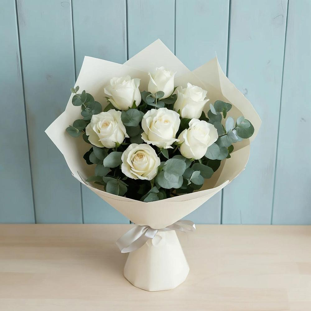 Букет Белые розы в Эвкалипте в Тогуре