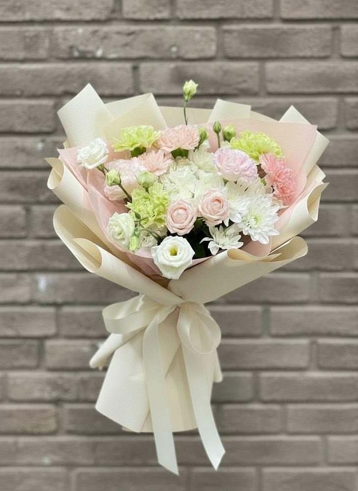 Букет цветов из: Гвоздики, Розы, Лизиантусы и Хризантемы в Тогуре