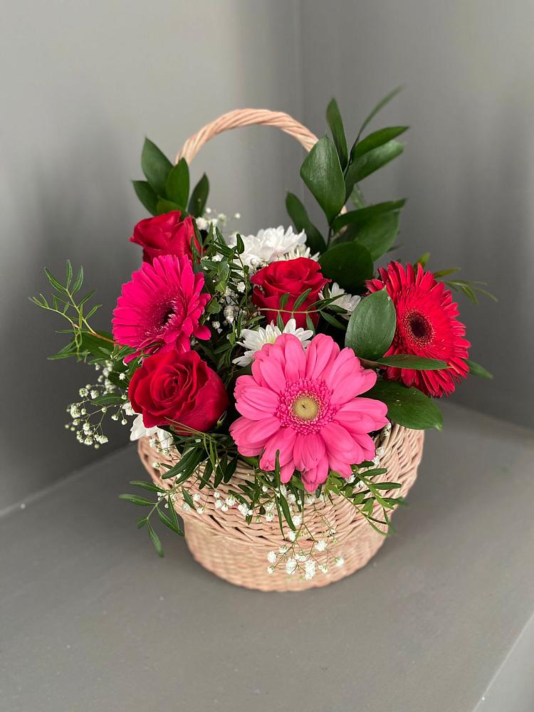 Цветочная композиция из Розы, Хризантемы и Герберы в корзине в Тогуре