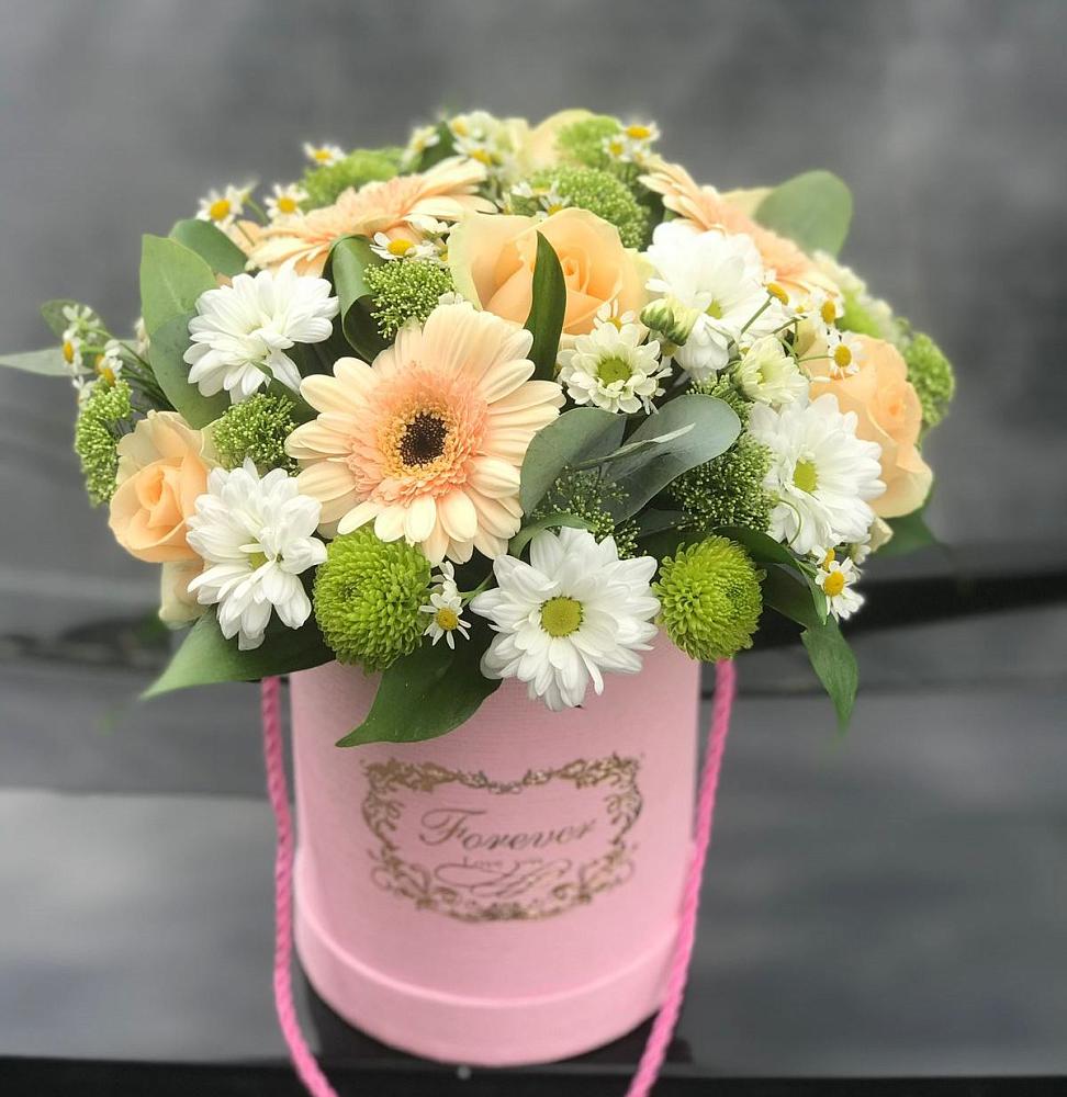 Цветочная композиция из Розы, Герберы и Хризантемы в шляпной коробке в Тогуре