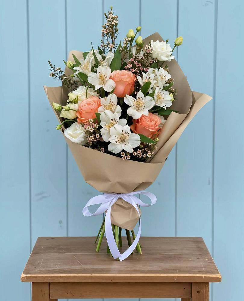 Букет цветов из: Альстромерии, Лизиантусы, Розы и Хризантемы в Тогуре